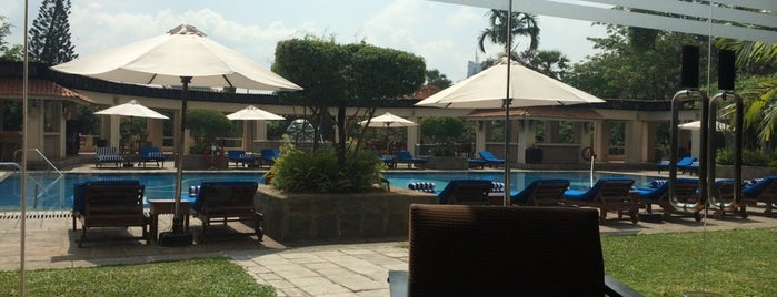 Taj Samudra Pool Side is one of Ayşeさんのお気に入りスポット.