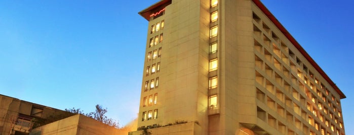 Hotel Bidakara Jakarta is one of สถานที่ที่ mika ถูกใจ.