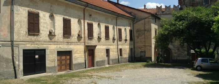 Castello dei Conti Caldera is one of Castelli del Piemonte (CN).