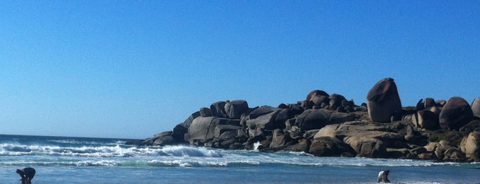 Llandudno Beach is one of Capetown.
