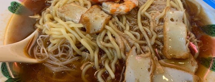 Auntie Lora Penang Prawn Mee Main Place 槟城传统虾面 好好吃咖啡店 is one of JT Favourites.