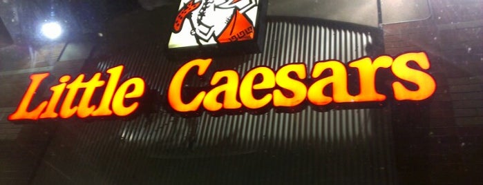 Little Caesars Pizza is one of Locais curtidos por Chelsea.