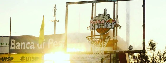 Basket Giovane Playground is one of Sport a Pesaro: dove seguirlo e dove praticarlo.