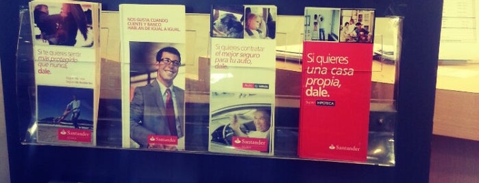 Banco Santander is one of Mis lugares.