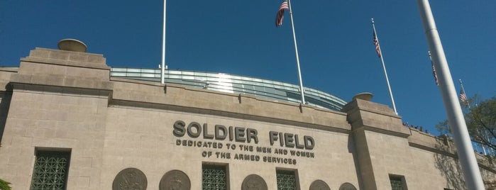 Soldier Field is one of Tempat yang Disukai John.