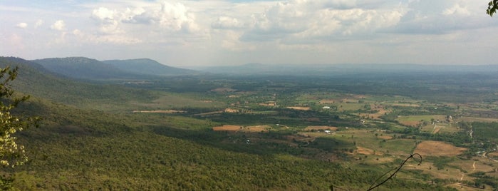 วัดป่าภูผาสูง is one of Tempat yang Disukai Sopha.