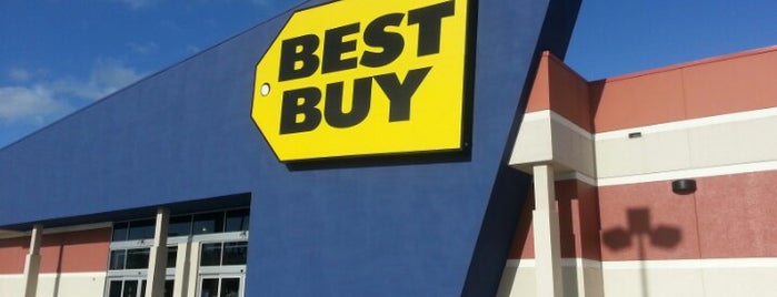 Best Buy is one of Orte, die sinadI gefallen.