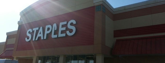 Staples is one of Orte, die Lizzie gefallen.