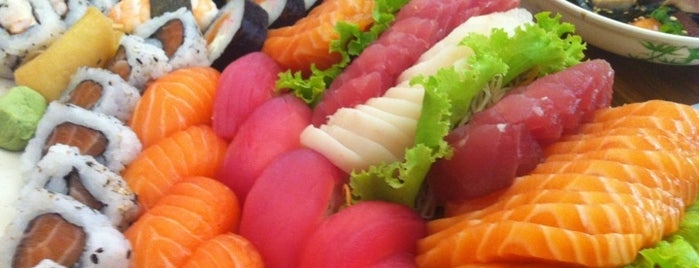 Banzai Sushi is one of Lieux qui ont plu à Ju.