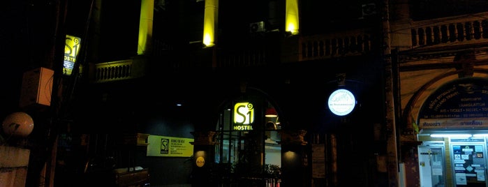 S1 Hostel is one of สีส้ม แบรนด์ 186 ถนนสวนพลู/บริษัท.Jaruangจำกัด..