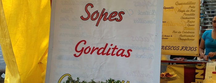 Quesadillas "La Pasadita" is one of Montse'nin Beğendiği Mekanlar.