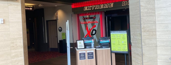 Cinemark North Hills and XD is one of Brian'ın Beğendiği Mekanlar.