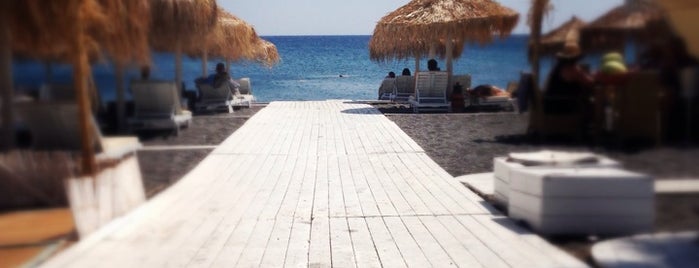 Sea Side by Notos is one of Plazz Beaches in Greece.