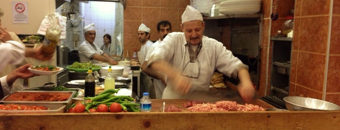 Şeyhmuz Kebap Salonu is one of Yemek.