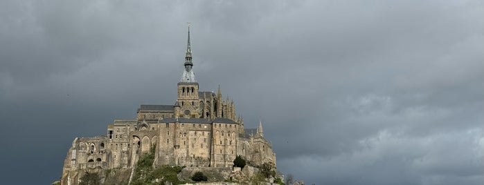 Mount Saint Michael is one of Tempat yang Disukai Joshua.