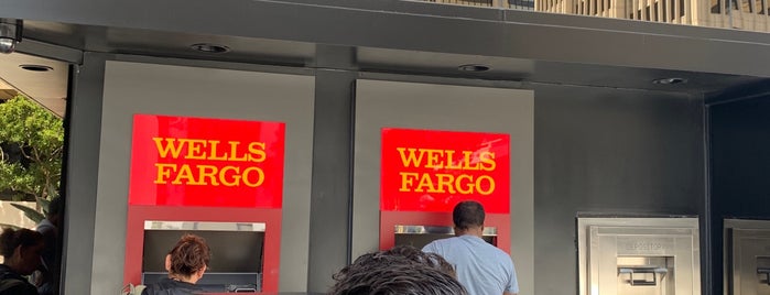 Wells Fargo is one of Chris : понравившиеся места.
