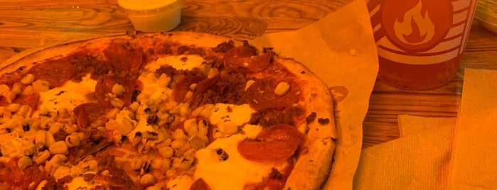 Blaze Pizza is one of Orte, die Jolie gefallen.