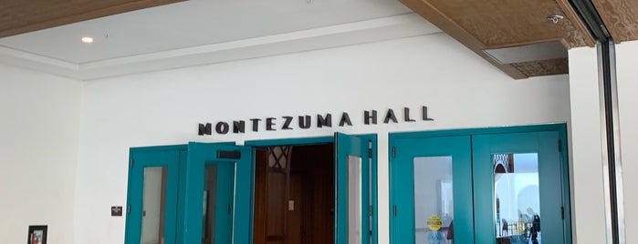 SDSU -  Montezuma Hall -  Aztec Student Union is one of Jolie 님이 좋아한 장소.