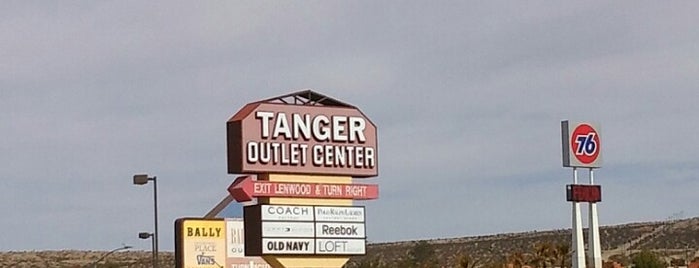 Barstow Factory Outlets is one of Lugares favoritos de JULIE.