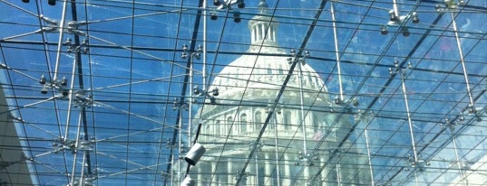 Top of the U.S. Capitol Dome is one of Locais salvos de Kimmie.