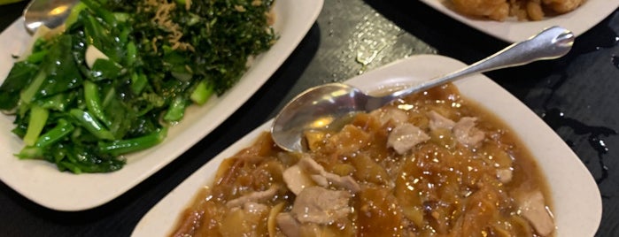 Restoran New Peng Wah 新槟华家乡饭店 is one of Chinese Restaurants 2.0.