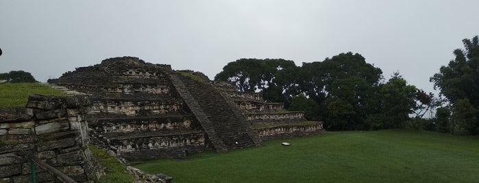 Zona Arqueológica "Yohualichan" is one of Tempat yang Disukai Rosco.