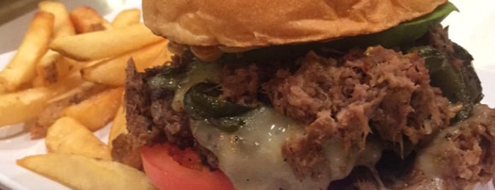Crave Real Burgers - LoDo is one of Drew : понравившиеся места.