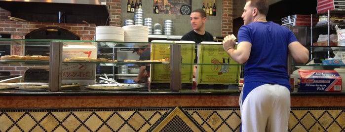 Anthony Franco's Pizza is one of สถานที่ที่บันทึกไว้ของ Lizzie.