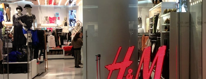 H&M is one of Lugares favoritos de Joel.
