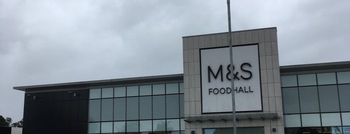 M&S Foodhall is one of สถานที่ที่ James ถูกใจ.