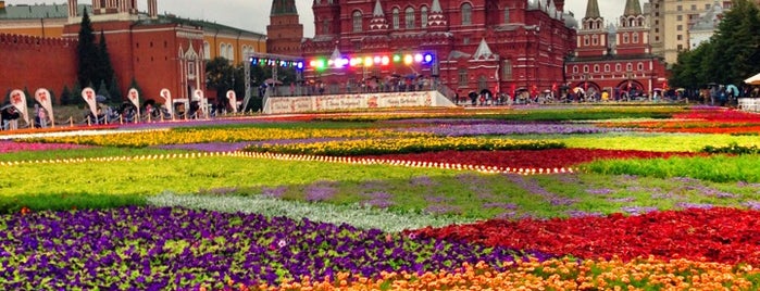 붉은 광장 is one of Moscow.