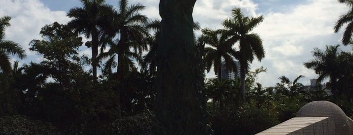 Мемориал Холокоста в Еврейской федерации Большого Майами is one of Miami - South Beach.
