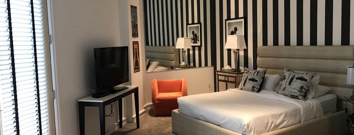 Retro Suites Hotel is one of Locais curtidos por Steve.