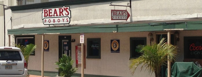 Bear's Po-Boys at Gennaro's is one of สถานที่ที่ Chuck ถูกใจ.