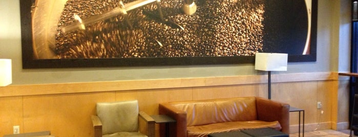 Starbucks is one of Tempat yang Disukai Justin.