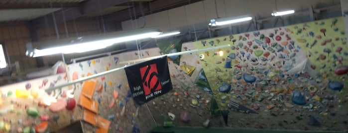 LIMESTONE climbing club is one of Let's Climbing Gym.