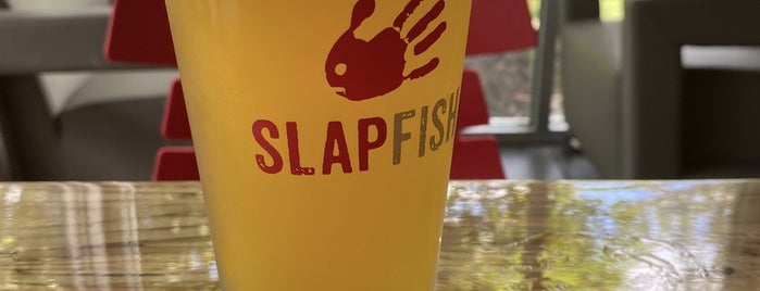 Slapfish is one of Lugares favoritos de Rew.