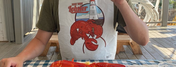 Island Lobster Company is one of Tempat yang Disukai Eric.