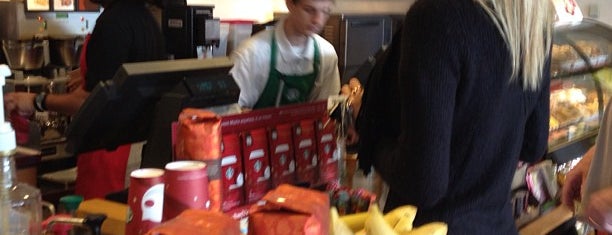 Starbucks is one of Ryan : понравившиеся места.