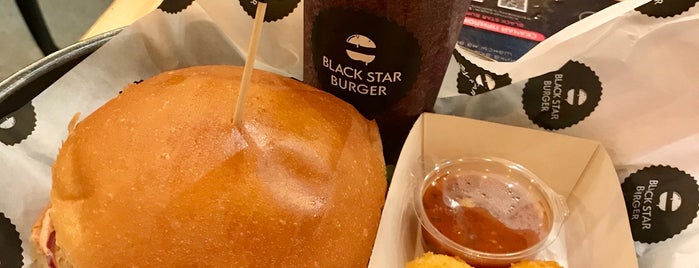 Black Star Burger is one of Veljanova🦊'ın Beğendiği Mekanlar.