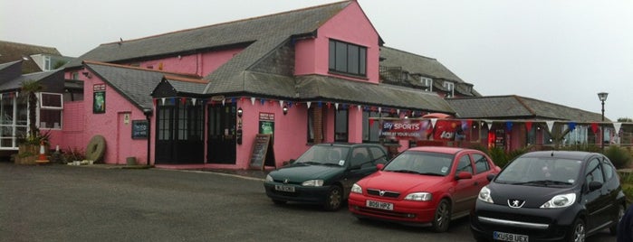 Bowgie Inn is one of Tempat yang Disukai Jennifer.