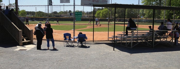 Adams Park Baseball Fields is one of Lugares favoritos de Kyra.