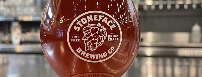 Stoneface Brewing Company is one of Tempat yang Disukai Michael.