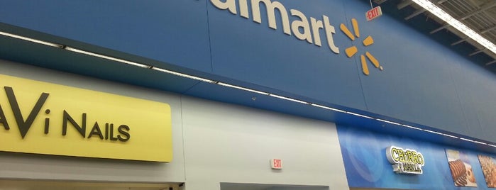Walmart Supercenter is one of Tempat yang Disukai David.
