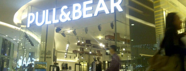 Pull & Bear is one of Lieux qui ont plu à Juand.