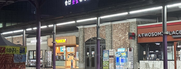 Songsan Podo Service Area is one of ⓦ고속도로 휴게소.