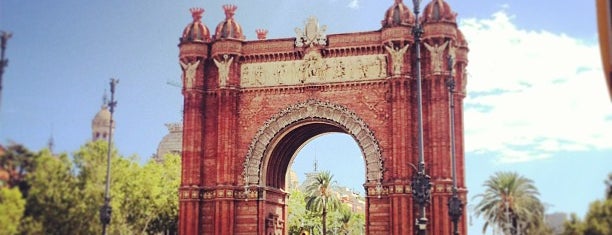 Arco del Triunfo is one of Visitando Barcelona.
