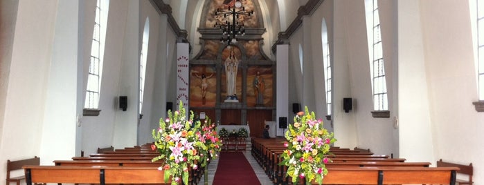 Parroquia Del Rosario is one of Tempat yang Disukai Liliana.