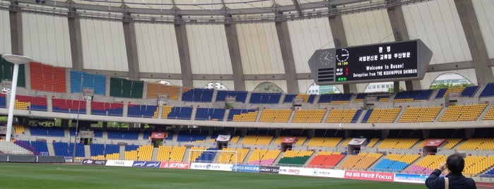 Busan Asiad Main Stadium is one of 여행/피크닉.