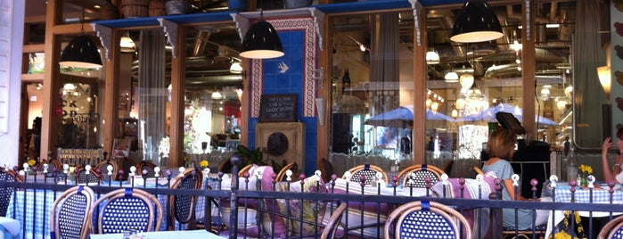 Cafe Beau Soleil is one of Tempat yang Disukai Jule.